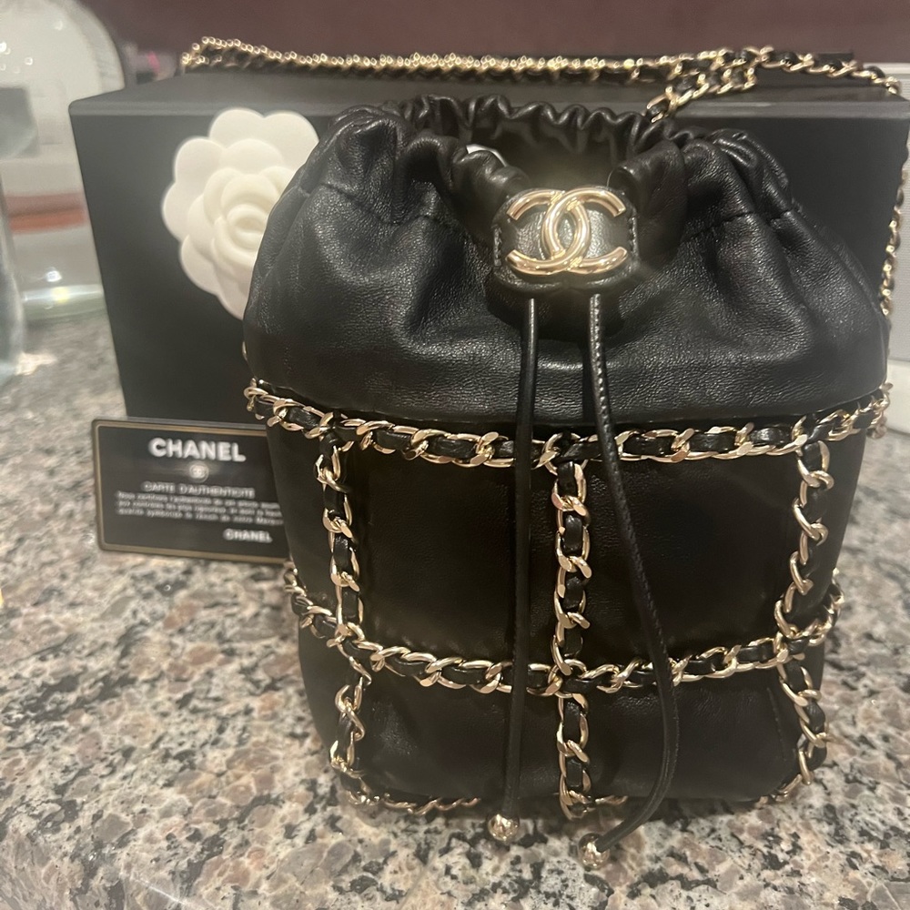 CHANEL Bag, black and gold chain. AUTHENTIC!